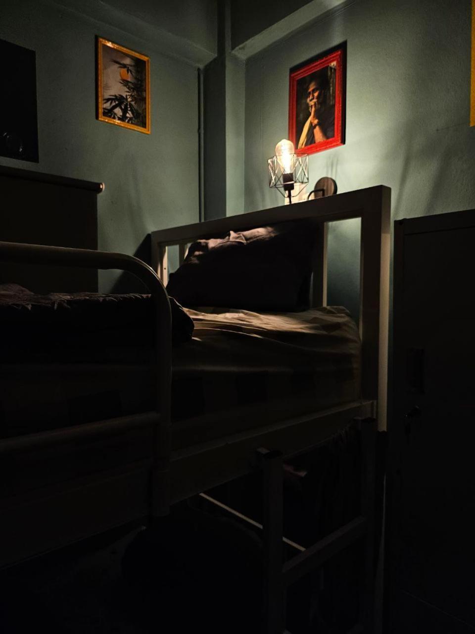 Hostel Planet 77 *